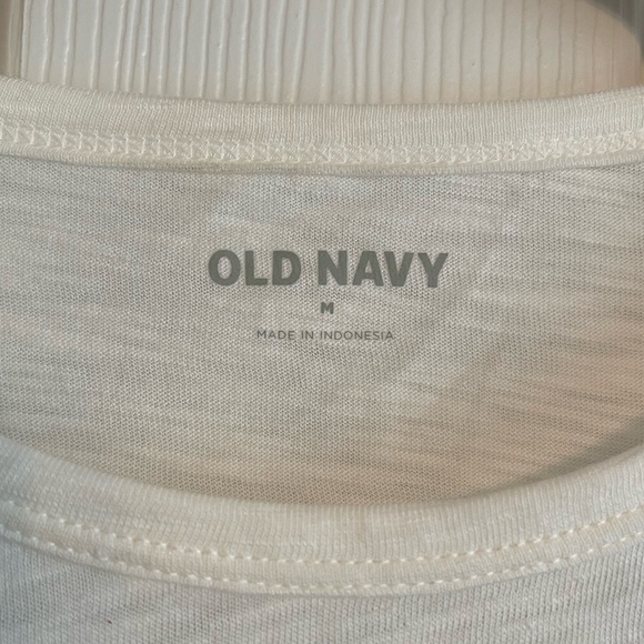 Old Navy Women's Cream Flutter Sleeve Top. Size Medium - Picture 3 of 4